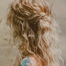 Load image into Gallery viewer, HAMMERED MINI HAIRPIN