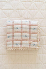 Load image into Gallery viewer, NEW GRAIN MEADOW QUILT TWIN || PETAL