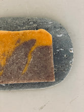 Load image into Gallery viewer, OVAL TRAVERTINE SOAP DISH