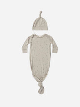 Load image into Gallery viewer, QUINCY MAE KNOTTED BABY GOWN || STARS
