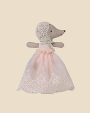 Load image into Gallery viewer, MAILEG BABY MOUSE IN GOWN || POWDER