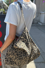 Load image into Gallery viewer, LE BON SHOPPE HAPPY CARRY BAG || LEOPARD