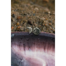Load image into Gallery viewer, MOON PHASES EARRINGS