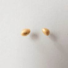 Load image into Gallery viewer, PEBBLE STUDS || GOLD