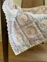 Load image into Gallery viewer, NEW GRAIN SUNDROP QUILT CRIB BLANKET

