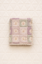 Load image into Gallery viewer, NEW GRAIN SUNDROP QUILT CRIB BLANKET
