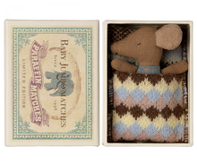 Load image into Gallery viewer, MAILEG SLEEPY/WAKEY BABY MOUSE IN MATCHBOX || BLUE
