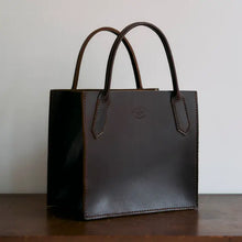 Load image into Gallery viewer, LEATHER DOCK BAG, PETITE BROWN LATIGO
