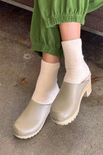 Load image into Gallery viewer, LE BON SHOPPE CLOUD SOCKS || ECRU
