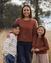 Load image into Gallery viewer, RYLEE &amp; CRU WOMEN'S SCALLOP CARDIGAN BRICK
