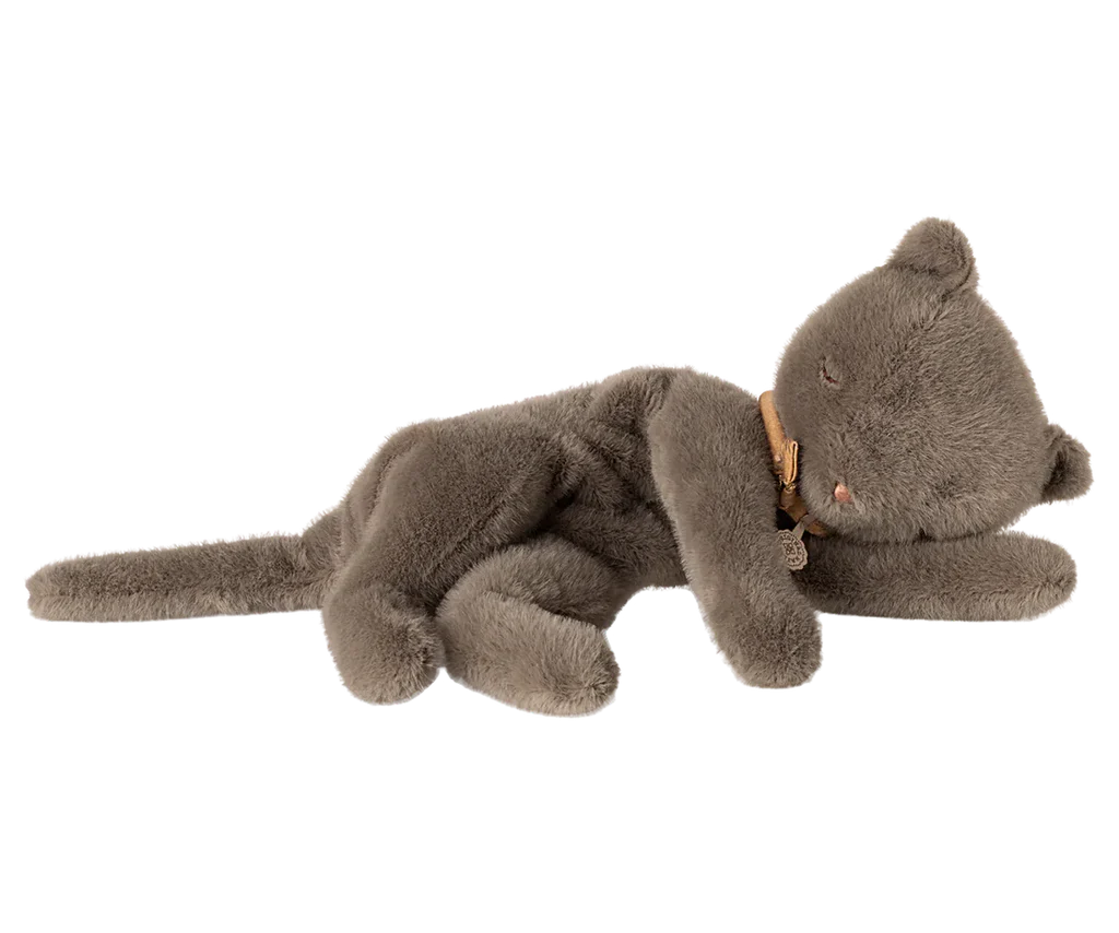 PREORDER - MAILEG SLEEPING KITTEN PLUSH, MEDIUM || GRAY