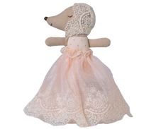 Load image into Gallery viewer, MAILEG BABY MOUSE IN GOWN || POWDER
