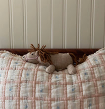 Load image into Gallery viewer, NEW GRAIN KNIT PONY || TILLY
