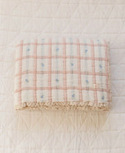 Load image into Gallery viewer, NEW GRAIN MEADOW QUILT TWIN || PETAL
