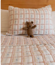 Load image into Gallery viewer, NEW GRAIN MEADOW QUILT TWIN || PETAL
