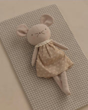 Load image into Gallery viewer, RYLEE &amp; CRU GOLDIE THE MOUSE
