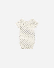 Load image into Gallery viewer, RYLEE &amp; CRU RUFFLE COLLAR BODYSUIT || BLUE DITSY
