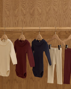 RYLEE + CRU RUFFLE COLLAR BODYSUIT || BURGUNDY