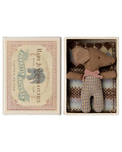 Load image into Gallery viewer, MAILEG SLEEPY/WAKEY BABY MOUSE IN MATCHBOX || ROSE
